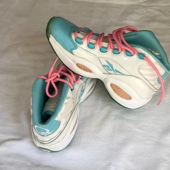 Girls green and pink lace Reebok Basketball shoe. - Picture 8 of 12